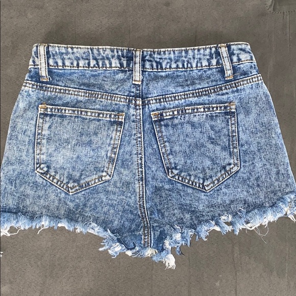 Distressed Denim Shorts - Picture 4 of 5